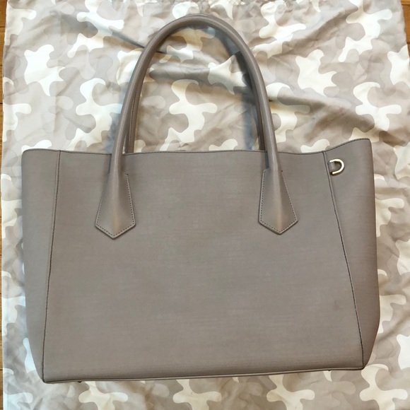 Signature Tote - Picture 4 of 6